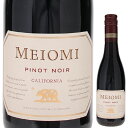 Pinot Noir California Meiomiメイオミ （詳細はこちら）縁がルビー色をした深いガーネット色のこのピノ・ノワールには、はっきりとした果物のジャム、コーヒー、そしてオークの心地よい香りがあります。このワインの複雑味は、カリフォルニア有数のワイン産地で育ったブドウの育ちの良さから来ています。メイオミのピノ・ノワールには、唯一無二の緻密な熟成過程のおかげで、通常のピノ・ノワールにはなかなか見られないほどの骨格と深みが感じられます。フレンチオーク樽で6 か月間熟成させたこのカリフォルニアの赤ワインは、みずみずしいイチゴのフレーバーと黒系ベリーや焙煎したコーヒーの香りが、味わいに複雑味と深みを与えています。375mlピノ ノワールアメリカ・カリフォルニアカリフォルニアAVA赤他モールと在庫を共有しているため、在庫更新のタイミングにより、在庫切れの場合やむをえずキャンセルさせていただく場合もございますのでご了承ください。WINE TO STYLE