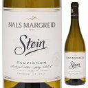 Stein Sauvignon Nals Margreidナルス マルグライド （詳細はこちら）昼夜の寒暖差が大きくソーヴィニョンにとって理想的な北のエリアのアリジェ渓谷にある、ナルス村の中心のマンテーレの畑のソーヴィニョンブラン。グレープフルーツ、ハーブなどの爽やかなアロマ。存在感のあるフレッシュな酸と、それに対応する果実味のバランスのとれた上品で力強さのある美味しさです。野菜をベースとしたお料理に特に相性がよく、パスタや魚などとも美味しく楽しめます。醸造はステンレスタンクのみ。750mlソーヴィニョンイタリア・トレンティーノ アルト アディジェアルト アディジェDOC白他モールと在庫を共有しているため、在庫更新のタイミングにより、在庫切れの場合やむをえずキャンセルさせていただく場合もございますのでご了承ください。株式会社稲葉ソーヴィニョン ブランの理想の畑！エスプレッソ誌年間最優秀エノロゴ受賞のナルス マルグライドによる凛とした美しい味わいシュタイン ソーヴィニヨン ナルス マルグライドStein Sauvignon Nals Margreid商品情報ルカ ガルディーニ氏による新生エスプレッソ誌『I 1000 Vini d’Italia 2023』で、年間最優秀エノロゴにも選ばれたアルトアディジェの実力派生産者協同組合「ナルスマルグライド」。138の組合員が所有する170ヘクタールの畑を、気候、土壌、標高などの特徴ごとに細かく分け、適したブドウと栽培方法で高品質のワインを造っています。このソーヴィニョンブランは北のエリア「マンテーレ」にある畑のブドウを使用。昼夜の気温差が大きく、酸がしっかりとした香り高いワインで、ブドウ本来のポテンシャルを活かしたステンレスタンクによる醸造、熟成を行っています。比較的南のエリアのマルグライドの畑で造るシャルドネ。豊かな果実味と上品さが調和2018年10月、統括マネージャーのゴットフリード氏にお話しを聞きました。「北のエリアのアリジェ渓谷にある、ナルス村の中心のマンテーレの畑のソーヴィニョンブランで造ります。土壌の特徴としては30％が斑岩、70％がチョークを含む石灰質の砂利です。昼夜の寒暖差が大きいのでソーヴィニョンにとって理想的です。」グレープフルーツ、ハーブなどの爽やかなアロマ。存在感のあるフレッシュな酸と、それに対応する果実味のバランスのとれた上品で力強さのある美味しさです。野菜をベースとしたお料理に特に相性がよく、パスタや魚などとも美味しく楽しめます。【受賞歴】ジェームズサックリングで92点(2022)、ベーレベーネ2024でクアリタ/プレッツォ賞獲得(2022)生産者情報ナルス マルグライド Nals Margreidナルス マルグライドはイタリア最北のワイン生産地、南チロルのアルト アディジェに1932年に設立された生産者組合。アルト アディジェ北部、ボルツァーノとメラーノの間に位置する小さな村、ナルスから南部のマルグライドまで約150ヘクタールの畑があり、140の栽培農家がそのエリアの土壌、気候条件に最も適した葡萄品種を栽培しています。「ピノ ビアンコ シルミアン2012」が、『ガンベロロッソ』2014年度版の年間最優秀白ワインに選ばれるなど、イタリア屈指の白ワイン生産者として高く評価されています。ナルス マルグライドの強みは、それぞれのワインに対してベストのエリアの葡萄を選び、ワインを造れること。これがトップクラスの品質を誇る理由でもあります。8年前にエノロゴに就任したボルツァーノ出身のハロルド シュラフルによって、よりテロワールを表現したスタイルになっています。北から南まで100kmの間に13の栽培エリアがあり、それぞれのエリアに異なる土壌、日照、気候条件があり、畑の標高は海抜200mから高いところでは900m、南は地中海気候の恩恵を受け、また北は大陸性気候の影響を受けています。年間300日の晴天があり、昼夜の寒暖差が激しいといった南チロル特有のテロワールがナルス マルグライドのワインを特別なものにしてくれます。葡萄の栽培に関しては、3名のアグロノミスト（栽培専門家）が農家と密にコンタクトを取り、毎週の計画を立て、畑作業を行っています。土壌に負担のかかるものは使用せず、できるだけ自然な畑を目指しています。エスプレッソ誌『I 1000 Vini d’Italia 2023』年間最優秀エノロゴ受賞世界最優秀ソムリエのルカ ガルディーニ氏による新生エスプレッソ誌『I 1000 Vini d’Italia 2023』で、ナルス マルグライドは年間最優秀エノロゴに輝きました。●ナルス マルグライドの突撃インタビュー(2018年10月31日)　多様性に富む畑からイタリア最高峰のエレガンスワインを造り出すアルト アディジェの協同組合「ナルス マルグライド」突撃インタビューはこちら＞＞