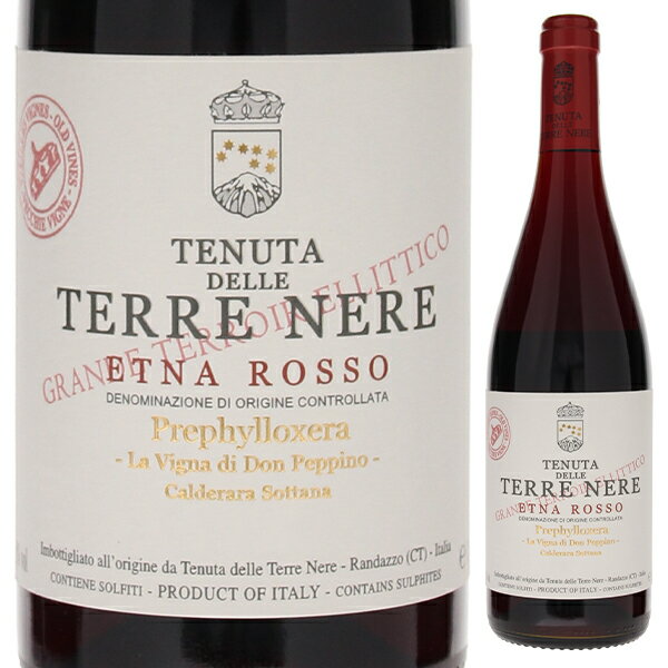 Etna Rosso Prephylloxera La Vigna Di Don Peppino Tenuta Delle Terre Nereテヌータ デッレ テッレ ネーレ （詳細はこちら）プレ・フィロキセラ単一畑。マホガニー色を帯びた濃縮感のあるルビーレッド色。野生の花々や赤い実の果実、スパイスを感じさせる、複雑な香り。凝縮感があると同時に調和の取れた、エレガントな味わいで余韻も長い。赤身のお肉、ジビエ、熟成したチーズと共に。750mlネレッロ マスカレーゼ、ネレッロ カップッチョイタリア・シチリアエトナ赤他モールと在庫を共有しているため、在庫更新のタイミングにより、在庫切れの場合やむをえずキャンセルさせていただく場合もございますのでご了承ください。株式会社フードライナーエトナ北斜面、樹齢130年超の自根で育つプレフィロキセラのブドウ！テッレネーレの上級クリュ エトナ「ヴィーニャ ディ ドン ペッピーノ」エトナ ロッソ プレフィロキセラ ラ ヴィーニャ ディ ドン ペッピーノ テヌータ デッレ テッレ ネーレEtna Rosso Prephylloxera La Vigna Di Don Peppino Tenuta Delle Terre Nere商品情報マルク デ グラツィアが樹齢130年を超す古木の伝統品種で造るクリュ エトナ「エトナ ロッソ プレフィロキセラ ラ ヴィーニャ ディ ドン ペッピーノ」。ネレッロ マスカレーゼとネレッロ カプッチョがブレンドされ、洗練された優雅で壮大なワインです。『ジェームズ サックリング』で97点、『ワインアドヴォケイト』で96+点を獲得しています！（2020Vintage）2009年以降、ほぼ95点以上を獲得「エトナ ロッソ プレフィロキセラ ラ ヴィーニャ ディ ドン ペッピーノ」は2009年から『ジェームズ サックリング』でほぼ95点以上の評価を獲得しています！2009年「これは信じられない。南イタリアのロマネ コンティ。98点。」2010年「超洗練されたエレガントな味わい。極細のタンニン。97点。」2012年「凝縮感と洗練された綺麗なワイン。非常に素晴らしい。95点。」2014年「ベルベットの質感、密度と深みが素晴らしい。96点。」2016年「力強い果実のアロマ、濃厚で風味豊かな余韻。98点。」2017年「深みがあり複雑。ブルゴーニュのグラン クリュを彷彿させる。97点。」2018年「この古木のワインは本当に素晴らしい98点。」樹齢130年を超す伝統品種ワイナリーがあるコントラーダ「カルデラーラ」内には樹齢130年を超す伝統品種ネレッロ マスカレーゼとネレッロ カプッチョが植えられています。自根で育つプレフィロキセラのブドウです。非常に繊細で際立つエレガンス、古木由来のナチュラルな凝縮感に満ち、威厳で風味豊か、美しいミネラルがさらにワインに深みを与えます。グラン クリュのブルゴーニュを思わせるストラクチャーと緻密で深みのあるタンニンとスケールは本当に素晴らしいです。ぜひ、一度体験して頂きたいクリュ エトナです。ワインガイド評価『ジェームズサックリング』97点（2020ヴィンテージ）石、粘土、オレンジピール、ドライセージ、ベイクドレッドチェリー、苔のアロマ。ミディアムからフルボディーで、張りのあるタンニンが味わいを牽引し、複雑な果実味、ミネラル、ハーブのニュアンスがすべて調和。このワインには、たくさんの魅力が詰まっている。深み、力強さ、複雑さ、すべてが一直線に並ぶ。最後に松ぼっくりが来る。有機栽培のコントラーダ カルデラーラ ソッターナの接ぎ木されていない古木2区画のブドウから造られる。2025年からがベスト（2022年9月）『ワインアドヴォケイト』96+点（2020ヴィンテージ）ドン ペッピーノはこの土地の家で生まれた農夫で、10歳の頃から70年間ブドウ畑で働いていた。ちょうど5年前に亡くなった。この素晴らしいワインは彼に捧げられた。テヌータ デッレ テッレ ネーレ2020エトナ ロッソ プレフィロキセラ ラ ヴィーニャ ディ ドン ペッピーノは、特別なフレッシュさと鮮明な果実味を示す。実際、果実はカルデラーラの土地の最も高い部分から供給された。ソフトでシルキーな表現で、ニュアンスのあるフィニッシュが長く続く。ワインはしっかりとした口当たりで、タンニンはエレガントに消える。飲み頃2024-2040年（2023年7月）【受賞歴】ジェームズサックリングで97点(2020)、ワインアドヴォケイトで96+点(2020)生産者情報テヌータ デッレ テッレ ネーレ Tenuta Delle Terre Nereバローロ改革で名高いマルコ・デ・グラツィア、セバスティアン・デ・グラツィアの両氏が惚れ込んで自ら購入した畑。屈指のテロワールを持つと言われるシチリアの中でも最高の土地を求めた結果、このカターニャ県に属するエトナ火山の北方斜面に位置する畑に出会いました。フィロキセラに犯されていない、非常に樹齢の高いブドウの樹を見つけることの出来る唯一の土地でもありました。TERRE NERE（テッレ ネーレ）とは『黒い土壌』という意味であり、岩石のごろごろした火山灰土壌で黒いことから命名されました。エトナ山の50万年以上に渡る噴火活動の結果、非常に多様で特殊な土壌を得たこの一帯は、ブルゴーニュ地方のそれに良く似て、畑による特徴の違いが顕著であり、それぞれの『クリュ』を語ることが出来ます。パワフルで筋肉質のワインが多い他地域のシチリアワインと比較してもエトナ周辺は素晴らしいフィネスを持ったワインを産出できるのです。2000年以上もの歴史を持つ重要なワイン生産地エトナ。デ・グラツィア兄弟は そのテロワールを最大限に生かしたワイン造りを目指しています。●テヌータ デッレ テッレ ネーレの突撃インタビュー(2018年1月29日)　「バローロボーイズ」を世に知らしめたマルクデグラツィアが造る優美で偉大なエトナ「テヌータデッレテッレネーレ」突撃インタビューはこちら＞＞