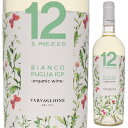 12 E Mezzo Bianco Puglia Biologico Varvaglioneヴァルヴァリオーネ （詳細はこちら）収穫後すぐにソフトプレス、14度のステンレスタンクでアルコール発酵。ミモザのような小さな花、柑橘系などのフルーツの香り。しっかりとした酸がフレッシュで、後味には心地よい柑橘系の苦味とミネラルが感じられます。レモンと塩を添えた魚貝の刺身、甲殻類、季節のサラダと合わせて。750mlマルヴァジア、フィアーノ、シャルドネビオイタリア・プーリアIGT (IGP)白ビオロジック他モールと在庫を共有しているため、在庫更新のタイミングにより、在庫切れの場合やむをえずキャンセルさせていただく場合もございますのでご了承ください。株式会社メモス『サクラアワード2022』ダブルゴールド賞の実績！プーリア屈指の生産者「ヴァルヴァリオーネ」が3品種で造るビオロジック白「12.5」！果実味豊かでエレガントなアロマが香るフレッシュな飲み心地ドーディチ エ メッツォ (12.5) ビアンコ プーリア ビオロジコ ヴァルヴァリオーネ12 E Mezzo Bianco Puglia Biologico Varvaglione商品情報プーリアで4世代続く家族経営ワイナリー「ヴァルヴァリオーネ」が造るフレッシュな飲み心地の白ワイン「12.5（ドーディチ エ メッツォ）」です。3つの品種、マルヴァジア40％、フィアーノ30％、シャルドネ30％で造られており、果実味豊かでエレガントなアロマが香るフレッシュな印象のワインです。程よいボディと飲み疲れしない軽やかさが表現されたアルコール度数「12.5」シリーズヴァルヴァリオーネは、常に新しいワインの開発に勤しむ造り手で、「アルコール度数の高いプーリアワインをもっとカジュアルに楽しみたい」というニーズに応えるべく、程よいボディと飲み疲れしない軽やかさが表現されたアルコール度数12.5度のワイン生産に取り掛かりました。そして、この「12.5」シリーズはワイナリーの転機となり、2012年のリリース以降、生産本数が増大しました。2022年10月にヴァルヴァリオーネの4代目マルツィア ヴァルヴァリオーネさんにお話を聞きました！「私たちはプーリア産ワインを世界に浸透させる上で、プーリア特有のアルコール度数の高さがネックとなっていました。そこで、もっとカジュアルに楽しみたいというニーズに応えるために、ちょうどいい“12.5”度のワイン生産に取り掛かったのです。そして、12.5は私たちの転機となりました。プーリアの土着品種で飲み疲れない味わいを表現でき、2012年のリリース以降、生産本数が増えていきました。香りも味わいも、ラベルに描かれた白い花のニュアンスを感じることができます。潮風の影響を受ける畑が生む塩味が表現された白ワインです。食前酒としても完璧ですし、魚とも相性抜群です。特に生魚は最高です。このビアンコプーリアは、繊細な白身の生魚の味わいを覆い隠すことなく見事にマッチングします」『サクラアワード』2022でダブルゴールド賞獲得（2020ヴィンテージ）！前2020年は『サクラアワード』2022でダブルゴールド賞の実績を誇ります。第9回の2022年は、過去最多となる4652アイテムの中からダブルゴールド賞に輝いたのは286アイテム。この価格帯でのダブルゴールド賞受賞ということでコストパフォーマンスの良さが光っています！【受賞歴】サクラアワード2022でダブルゴールド獲得(2020)生産者情報ヴァルヴァリオーネ Varvaglioneヴァルヴァリオーネ（旧社名ヴィーニェ エ ヴィーニ）はマンドゥリア地方に1921年創業した、4世代続く家族経営のワイナリーです。現在は創業者の孫のコジモ・ヴァルヴァリオーネ氏と妻のマリアテレサが中心となってワイン造りを行っています。ワイナリー名の「ヴィーニェ エ ヴィーニ」とは「ブドウ畑とワイン」の意味。伝統あるブドウ畑からその土地を表現するワインを代々受け継ぎながら造続けていくという想いが込められています。ワイナリーがあるのはイオニア海に面したターラント湾にあるレポラーノ。紀元前からワイン産地として知られ、ブドウに最適の土壌と気候に恵まれた土地です。畑は自社畑と契約畑合わせて約155ha、そこでプリミティーヴォ、ネグロアマーロ、マルヴァジアネーラ、アリアニコ、ヴェルデカ、マルヴァジアビアンカ、フィアーノ、シャルドネなどを栽培。樹齢50年以上の畑も所有、伝統的なアルベレッロ仕立てを守り続けています。ブドウ畑オーナーのコジモ氏は農学博士で、エノロゴです。すべての工程で、コジモ氏の目が通っています。ワイナリーのポリシーは4世代続いてきた家族の伝統を大切にし、現代的な技術を取り入れ、土地に根付いた品種を使ってテロワールを表現したワインを造ること。彼らのワインはエントリーラインの手軽なものから重厚感あふれる高級ラインまで幅広く、高い支持を集めています。現在、醸造施設、ボトリング施設、貯蔵庫、グラッパの蒸留所、直営店などを所有し、栽培面積も拡大しています。また、「リネアオーロ」シリーズを始め、国際的なコンクールで賞を受けるとともにワインガイド各誌でも高い評価を受けています。●ヴァルヴァリオーネの突撃インタビュー(2022年10月27日)　プーリア最大級のシェアを誇る家族経営ワイナリー！卓越したバランスと気品の高さが表現された「パパーレ」「12.5」シリーズ！「ヴァルヴァリオーネ」突撃インタビューはこちら＞＞