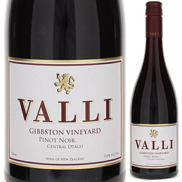 Gibbston Pinot Noir Valli Vinyardsヴァリ ヴィンヤーズ （詳細はこちら）味わいコメント：オタゴの西端に位置するサブリージョン、ギブストンで2000年に植樹。下層は砂利が多いシストで、表土のレス土壌は0.5から1メートル。オタゴの中では比較的冷涼な気候にあり、ブドウはゆっくり成熟し、収穫を5月初めまで待つこともある。成長期が長いため、繊細で複雑性のある香りが得られ、魅力的なフローラルでスパイシーさも感じられる香りと、エレガントで生き生きとした酸、そしてシルキーな口当たりで、余韻が長い。15年以上の熟成の可能性がある。750mlピノ ノワールニュージーランド・セントラル オタゴ赤他モールと在庫を共有しているため、在庫更新のタイミングにより、在庫切れの場合やむをえずキャンセルさせていただく場合もございますのでご了承ください。株式会社ラックコーポレーション