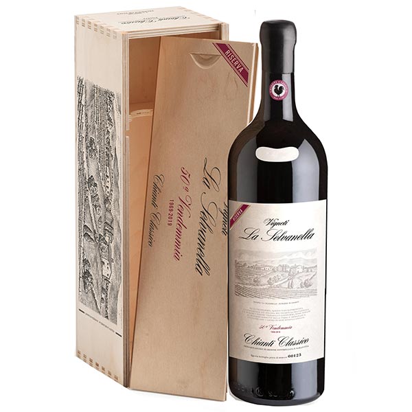 Vigneti La Selvanella Chianti Classico Riserva Meliniメリーニ （詳細はこちら）キャンティクラシコとして初めて単一畑のブドウだけを使ったリゼルヴァとして誕生した「ラ セルヴァネッラ」。長い熟成を思わせる深みのあるアロマにはタバコや革のニュアンスとともに成熟した果実の甘やかな香りが感じられます。ボリュームたっぷりの味わいはとてもエレガントでのびやか。なめらかなタンニンと洗練された酸とのバランスも素晴らしく、気品に満ちた美味しさを堪能できます。30ヶ月間大樽熟成。3000mlサンジョヴェーゼイタリア・トスカーナ・ポッジポンシキャンティ クラシコ リゼルヴァDOCG赤他モールと在庫を共有しているため、在庫更新のタイミングにより、在庫切れの場合やむをえずキャンセルさせていただく場合もございますのでご了承ください。モンテ物産株式会社