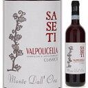 Valpolicella Classico Saseti Azienda Agricola Monte dall’Oraモンテ ダッローラ （詳細はこちら）ルビーレッド色。サクランボやワイルドチェリーなどの赤系果実の香り。 口に含むと、心地よい果実感と軽やかなタッチで広がる洗練された風味があります。750mlコルヴィーナ、コルヴィノーネ、ロンディネッラ、モリナーラ、オゼレータイタリア・ヴェネトヴァルポリチェッラ クラシコDOC赤自然派●自然派ワインについてこのワインは「できるだけ手を加えずに自然なまま」に造られているため、一般的なワインではあまり見られない色合いや澱、独特の香りや味わい、またボトルによっても違いがある場合があります。ワインの個性としてお楽しみください。●クール便をおすすめします※温度変化に弱いため、気温の高い時期は【クール便】をおすすめいたします。【クール便】をご希望の場合は、注文時の配送方法の欄で、必ず【クール便】に変更してください。他モールと在庫を共有しているため、在庫更新のタイミングにより、在庫切れの場合やむをえずキャンセルさせていただく場合もございますのでご了承ください。37ワインズ自然派アマローネ「モンテダッローラ」が造る心地よい果実感の洗練されたヴァルポリチェッラヴァルポリチェッラ クラシコ サセーティ モンテ ダッローラValpolicella Classico Saseti Azienda Agricola Monte dall’Ora商品情報ヴァルポリチェッラ地区の中心、古き時代から商業の要衝として栄えてきたカステルロット地区から降りてくる道があるところに、モンテ・ダッローラのワイナリーは位置しています。畑の中では科学的に合成されたものや除草剤を用いない。ワイン熟成のためのセラーは、一流のワイン、つまりレチョートとアマローネを落ち着かせるのに完璧な湿度と温度を保つため、凝灰岩を掘って造られています。 ルビーレッド色。サクランボやワイルドチェリーなどの赤系果実の香り。 口に含むと、心地よい果実感と軽やかなタッチで広がる洗練された風味があります。生産者情報モンテ ダッローラ Azienda Agricola Monte dall’Oraモンテ ダッローラは、ヴェントリーニ夫妻が“野生的環境”に惚れ込み、1995年に畑を購入しスタートしたワイナリー。ヴァルポリチェッラ・ゾーンの歴史的な中心地に位置しており、郊外の歴史あるカステルロットの丘から降りてくる道の脇にあります。アレッサンドラはビオディナミにも造詣が深い「考える人」で、夫のカルロは妥協のない実践家です。ブドウ畑はヴァルポリチェッラの歴史的ゾーンにありながら約20年も耕作放棄され、ほぼ藪に近い状態でした。標高250m前後に広がる5haの畑の大半は1950年植樹の古木がまだ多く残っています。また「さくらんぼ畑と入り組むように広がるブドウ畑が、アマローネにさくらんぼの香りをもたらす」と、当主カルロ・ヴェントリーニ。畑の土も長年の手入れの行き届いた栽培で、歩くとしなやか。セラーでは2016年以降、発酵槽を少しずつ、ステンレスタンクからセメントタンクへと移行したことで、アタックの柔らかさが向上し、ふくよかさもより前面に出てきています。アマローネとリパッソ用の発酵槽は木製で、熟成も大樽でリパッソは1年以上。アマローネでは4年以上熟成させ、更に1年の瓶熟成後にリリースしています。畑の中では、科学的な合成物や除草剤を用いません。土壌の耕作のためにおこなう農作業としては、ブドウの樹列の間に草を生やさせることと、樹列そのものに働きかける軽めの作業が挙げられます。ブドウ畑における植物の衛生状態の劣化を招かないために、湿度を測る雨量計や、昆虫の動きを監視するための罠やフェロモンを用いて、定期的に管理しています。