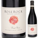 Rose Rock Pinot Noir Domaine Drouhin Oregonドメーヌ ドルーアン オレゴン （詳細はこちら）35区間の畑にて手摘みされたぶどうを選果、それぞれに醸造。ローズロックは、オレゴン州・ウィラメット・バレーの「エオラ・アミティ」という丘の南端に位置した、きわめて素晴らしいぶどう畑です。その中から更に厳選された特別なキュヴェがローズロック・ピノ・ノワールです。従来、エオラ・アミティ　ヒルズのピノ・ノワールはその骨格と力強さで知られていますが、醸造家のヴェロニク・ドルーアンはローズロックが発揮する洗練性を尊重し、何年先も味わい深いキュヴェ造りを目指しています。ブラックベリー・ブラックチェリーのジャムに、ほのかなキャラメル風味、そして大地の力強さをも感じる味わい。クリーンかつ重厚感が感じられ、長い余韻へと導きます。 ホワイトハウスでの晩さん会などでも使用される、オレゴンを代表するワインの一つです。750mlピノ ノワールアメリカ・オレゴン・ウィラメット ヴァレーエオラ アミティ ヒルズAVA赤他モールと在庫を共有しているため、在庫更新のタイミングにより、在庫切れの場合やむをえずキャンセルさせていただく場合もございますのでご了承ください。三国ワイン株式会社