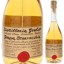 Grappa Stravecchia Distilleria Gualcoディスティレリア グアルコ （詳細はこちら）薄い黄色。フルーティーでスパイシーな香り。味わいはやわらかく調和がとれており、ドライフルーツのような余韻が長く続きます。単式蒸留機で蒸留後、1000リットルのトノー樽で3年間熟成。700mlドルチェットイタリア・ピエモンテグラッパグラッパ他モールと在庫を共有しているため、在庫更新のタイミングにより、在庫切れの場合やむをえずキャンセルさせていただく場合もございますのでご了承ください。パシフィック洋行株式会社グラッパ ストラヴェッキア ディスティレリア グアルコGrappa Stravecchia Distilleria Gualco生産者情報ディスティレリア グアルコ Distilleria Gualcoグアルコ蒸留所の歴史はパオロ・グアルコ氏が、アルト・モンフェラートにグアルコ蒸留所を設立した1870年にまで遡ります。グアルコ蒸留所は彼の息子パオロ2世が、そしてその後に息子のデュイリオが、代々父の仕事を引き継いでいきました。しかし一方でパオロ2世のもう一人の息子、マテオ1世は独自で「グアルコ・マテオ蒸留所」を造り、その後彼の息子バルトロメオに引き継がれました。1932年、アルゼンチンから同時に帰郷したデュイリオとその従兄弟バルトロメオは、力を合わせて一つの蒸留所、「グアルコ・バルトロメオ蒸留所」を1934年に設立しました。グアルコ・バルトロメオは、その品質の高さとそのカリスマ性から「グラッパの魔術師」と呼ばれ、当初小規模にも関わらず、最も有名な蒸留所となりました。その後デュイリオの娘スザンナが引き継ぎ、グアルコ家の豊富な知識と経験、伝統をすべてを知る重要な後継者となりました。それらの財産が彼女の息子アレッサンドロと彼女の孫、6代目にあたるジョルジオとマルセラに引き継がれ、現在に至ります。グアルコでは伝統的かつ珍しい非連続式蒸留法を用いています。使用する絞りかすは品質の良いものだけを厳選して用い、単一品種で造ります。