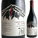 Etna Rosso DOC 【760 s.l.m.】 Sciaraシャーラ （詳細はこちら）2018年10月9、10日収獲。生産本数4170本。除梗破砕後、天然酵母で自然発酵。その後、畑ごとに様々な容量のオーク樽やガラスのコンテナで約19か月熟成。自然であることが最も重要と考え、灌漑を行わず、化学肥料や殺虫剤も使用せず、畑での作業を全て人の手で行っています。またワインの清澄、安定化は行いません。クリュ〈Sciaranuova〉と、標高720 750メートルに位置するクリュ〈Taccione〉の葡萄をブレンド。砕いた火山岩とドライベリーの鈍い香りから、チェリーとローストしたチェスナッツの木のような複雑な香りに変化します。 官能的なイチジクの味わい、海塩のようなミネラル感が、黒系果実やウッディな余韻へと続きます。 4170本生産。従来のクリュ、Sciaranouvaに加えて、2018年の760メートル（前のVTまでは750メートルという名）は、2017年に購入した標高720 750メートルに位置するタッチョーネという別のクリュで収穫されたブドウと一緒に作られています。砕いた火山岩とドライベリーの鈍い香りから、チェリーとローストしたチェスナッツの木のような複雑な香りに変化します。 生き生きと充実した味わい。 官能的なイチジクの味わいや、海塩のようなミネラル感が、黒系果実やウッディな余韻へと続きます。長期熟成が可能であり、20~30分間のデカンタージュ推奨。炭火でグリルした肉、オッソブーコ（仔牛すね肉の煮込み）、鳩のロースト等に合わせて。750mlネレッロ マスカレーゼイタリア・シチリアエトナDOC赤他モールと在庫を共有しているため、在庫更新のタイミングにより、在庫切れの場合やむをえずキャンセルさせていただく場合もございますのでご了承ください。株式会社メモス