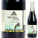 Salty Sea Sour Two Metre Tallトゥー ミーター トール （詳細はこちら）焙煎したモルト、オーツ麦、生（非加熱/非焙煎）の小麦、ホップ、ムール貝、牡蠣、海藻、ダーウェント川の水＆海水を原料として使用しています。麦汁を作る際に海産物や海水をも入れてそれらのエキスも煮出し、長い樽での醗酵＆熟成を経てボトリングされた黒ビールになります。今回届いたのは、2018年と2019年に醸造したものを2023年11月にボトリングしたロットとなります。貝類や海藻などがもたらす海の香りやヨード的なニュアンスが、ピートで燻した麦芽を使用するアイラ島のウィスキーなどを彷彿とさせるところもあり、珍妙な副原料ばかりなのに全然変な感じに仕上がっていないどころか、全ての風味が絶妙なバランスで成立しています。(ビールのラベルより)漆黒にしてリッチで、ヴェルヴェットのような滑らかな質感、エキゾチックさ、塩気、そして複雑さを備えた商品をご紹介します。是非ともドライエイジングをかけたお肉を炭で焼いたものと一緒に試してください。750ml小麦数、ホップ他オーストラリア・タスマニアビール他モールと在庫を共有しているため、在庫更新のタイミングにより、在庫切れの場合やむをえずキャンセルさせていただく場合もございますのでご了承ください。株式会社ヴィナイオータ