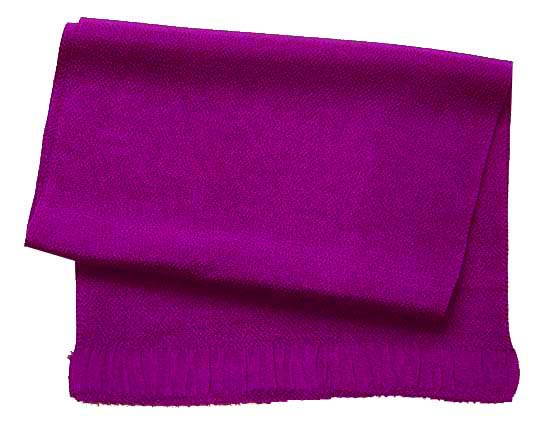 商品 少々難ありのため訳あり特価！ キズ・汚れ・ヤケ・縫製難などある場合がございます 特価品のため返品・交換はお受けできませんのでご了承ください 素材は絹100％ しっかりとしたシボで、ふっくら結んでいただける縮緬帯あげです。 ぜひ一度お試し下さい。 気に入っていただけたら、色違いで揃えてみては？ 帯揚げを変えるだけで着物（きもの）や帯の表情がガラっと変わって楽しいですよ。 また、色半衿としてもお使いいただけます。 端切れ感覚でパッチワークや人形作りなどなど・・・ 工夫次第で幅広くお使いいただけます。 サイズ 長さ： 約178cm 巾： 約28cm 色 紫 素材 絹100％ ご注意 この製品は染色の性質上、水濡れ・汗・摩擦により色落ち、移染しますのでご注意下さい。 生産国 生地：中国 染色：日本 商品写真に関してのご注意 できるだけ商品と同じ色目を出すよう努力しておりますが、表示画面等の違いから現物と色の違いが生じる場合がございます。ご了承くださいませ。 ※商品についての詳細等気になる点がございましたらチャットやお電話でお気軽にご質問くださいませ。 「安売り天国とせん:tosen28391770BC」　 【関連キーワード】　 着付け / 夏祭り / 祭 / 花火大会 / 盆踊り / 和装 / メール便 / カラー / プレゼント / デザイン / 御稽古 / デート