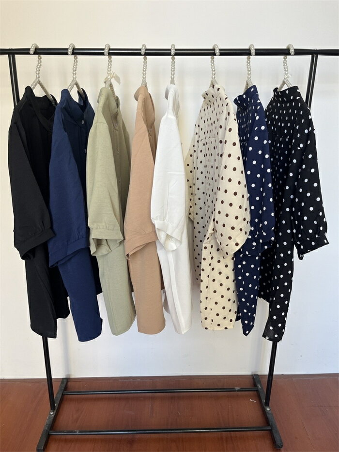 《SS限定最安挑戦・短納！2180円 1点10%、2点1000円OFF》半袖シャツ 夏 レディース 春夏 半袖 ブラウス シャツブラウス ホワイトシャツ 無地 前開き 無地 涼しけ 通気性 カジュアル 体型カバー きれいめ 薄手 オフィス 通勤 ゆったり 黒シャツ 白シャツ おしゃれ 着心地よい - Image 3