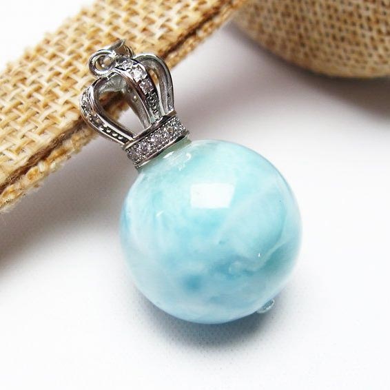 楽天天然石・パワーストーンの東昇ラリマー ペンダント 丸玉 pectolite ソーダ珪灰石 larimar 曹珪灰石 Pendant ペンダントトップ ブルーペクトライト リラックス アクセサリー メンズ レディース 一点物 送料無料 112-5628