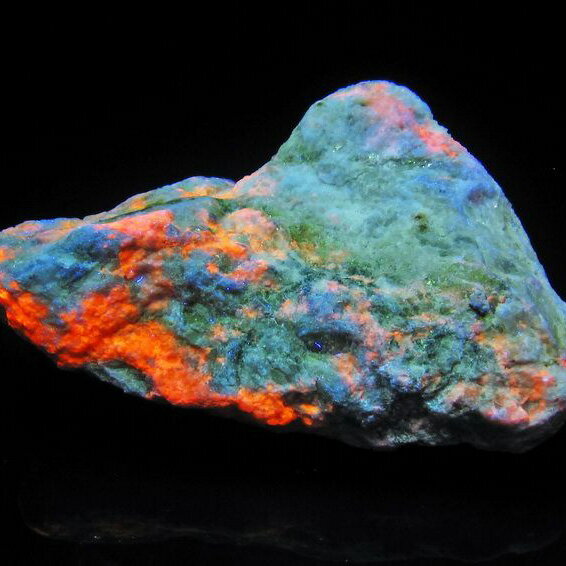 ハックマナイト 原石 天然ソーダライト hackmanite ハックマン石 紫外線で色が変わる 置物 カラーチェンジ パワーストーン 天然石 一点物 181-3123