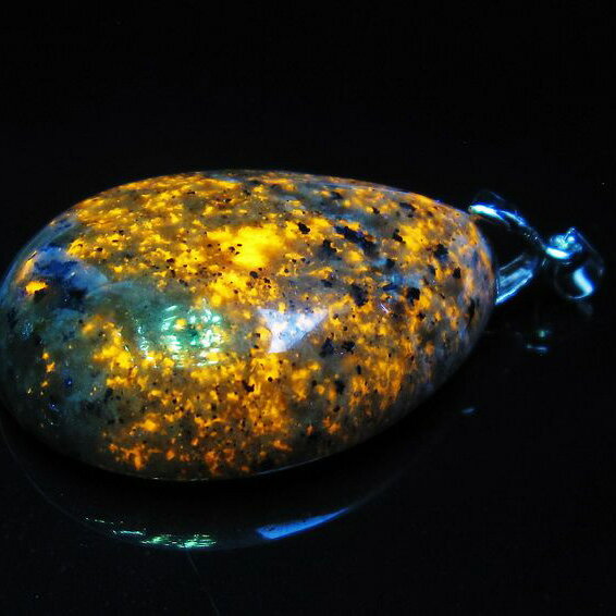 ユーパーライト ペンダント pendant ペンダントトップ 蛍光性方ソーダ石 一点物 メール便可 [M便 1/20] 112-11906