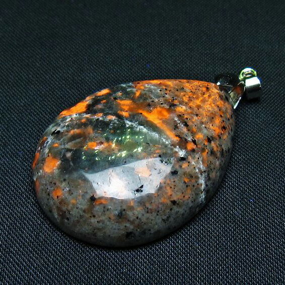 ユーパーライト ペンダント ユーパライト ペンダントトップ 蛍光性方ソーダ石 pendant 一点物 メール便可 [M便 1/20] 112-12145