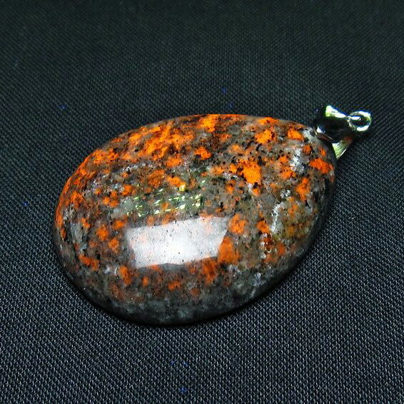 ユーパーライト ペンダント ユーパライト ペンダントトップ 蛍光性方ソーダ石 pendant 一点物 メール便..