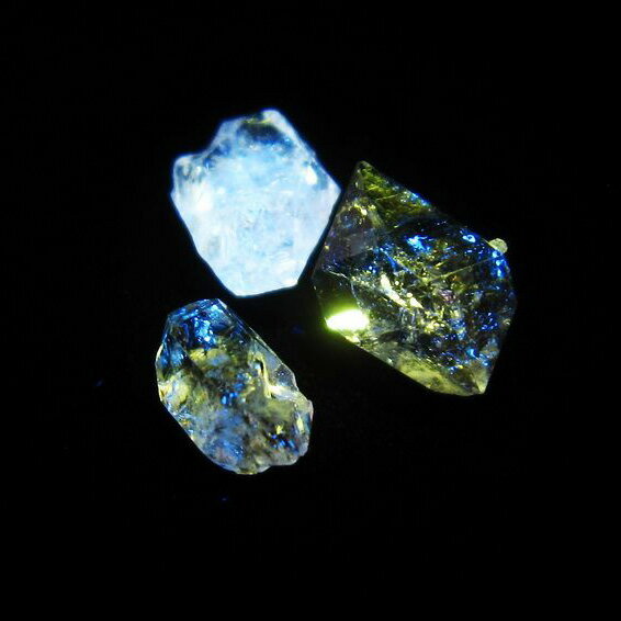 オイルインクォーツ 原石 石油入り 水晶 一点物 171-5217