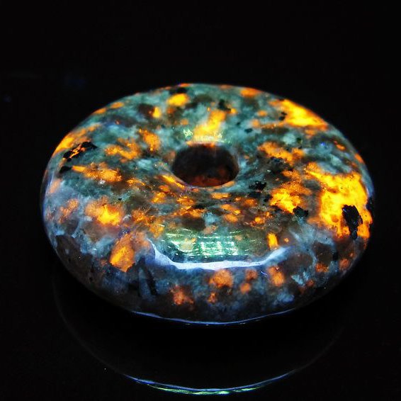 ＼お買い物マラソンPT5倍／ ユーパーライト ピーディスク 蛍光性方ソーダ石 穴あき ビーズ パーツ アクセサリー チャーム 一点物 メール便可 [M便 1/20] 112-12221