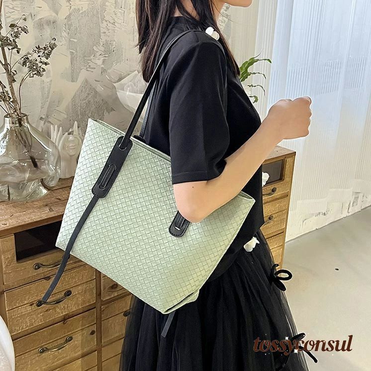 新生活応援 トートバッグ レディース 女性用 かばん 鞄 大容量 肩掛け レザー調 編み込み 無地 ファスナー付き 通勤 通学 普段使い シンプル おしゃれ