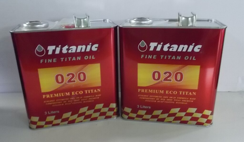 Titanic チタニック エコチタンプレミアム ECO TITAN PREMIUM 0W20 6L 3L×1缶 ワンショットチタンを初めからブレンドし超低粘度でも圧倒的な耐熱性と油膜保持力を実現 小型車から高級車まで対応のプレミアムオイル エコカーから高級車までこれ2缶(6L) 超低粘度の常識を覆す圧倒的な耐熱性と油膜保持力を初期ブレンドで実現したチタンオイル。 Titanic チタニックECO TITAN PREMIUM エコチタンプレミアム0W20 6L (3L×2)耐熱用添加剤ブレンド超低粘度オイルで不安視される耐熱や油膜切れを別売りワンショットチタンプレミアムを初めからブレンドすることで解消。低燃費小型エンジンから新型高級車まで最高の性能を発揮。●注意事項●■運送途中にヘコミやスリキズが発生する場合がございます。使用上問題はございません、あらかじめご了承下さい。■商品到着後、液漏れがございましたら配達ドライバーさん、当店までご連絡お願いいたします。ご購入に際し商品情報やお客様ガイドをご確認いただき、ご承諾頂いたものといたします。ご不明な点は、ご購入前に必ずお問合せください。 5
