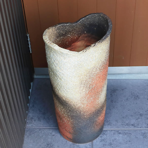 しがらき陶庵の信楽焼荒土長傘立て(花瓶、花器)！玄関のインテリア！陶器 信楽焼かさたて 陶器傘立て 和風傘立て やきもの 傘たて つぼ ツボ しがらき 傘入れ カサタテ 新築祝 開店祝 [kt-0061]｜アングル2