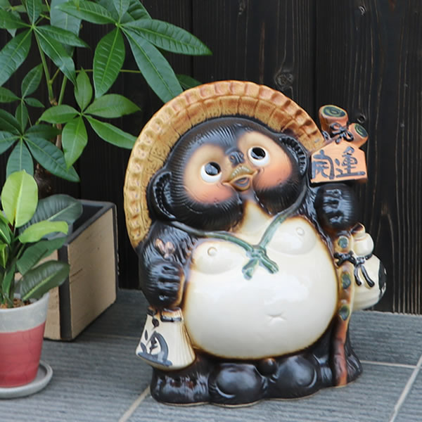 [3月21日20時開始10%OFFクーポン]【送料無料】11号開運狸！信楽焼たぬき縁起物タヌキ 陶器タヌキ たぬき置物 やきもの しがらきやき 焼き物 狸 タヌキ 信楽 たぬき［ta-0218］のサムネイル