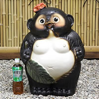 【送料無料】18号メス狸！信楽焼たぬき！縁起物のタヌキ 陶器タヌキ たぬき置物 やきもの しがらきやき 焼き物 狸 めすタヌキ 信楽 ［ta-0074］