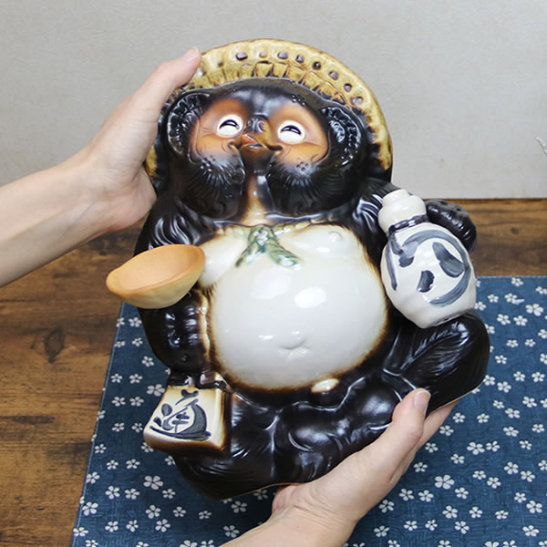 【6月4日20時開始20%OFFクーポン】たぬき しがらきたぬき 【送料無料】 月見たぬき 狸 タヌキ 陶器タヌキ たぬき置物 やきもの しがらきやき 焼き物 狸 タヌキ 信楽 名入れ 文字入れ [ta-0276] [2]
