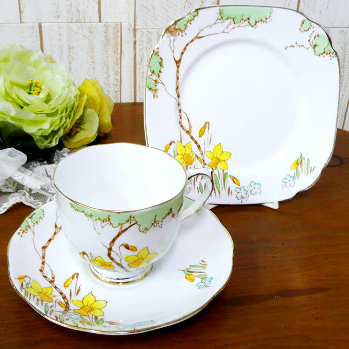 アンティーク食器・陶磁器　ロズリン（Roslyn）　ティーカップ　トリオ　1950〜1960年頃のサムネイル