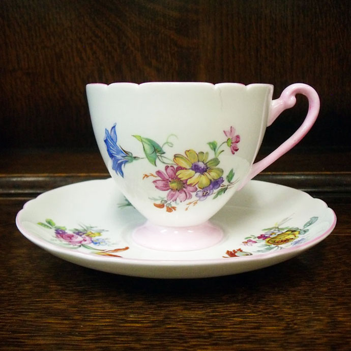 ◆アンティーク食器・陶磁器シェリー(Shelley)　ティーカップカップ＆ソーサー／メイフェアシェイプピンクの縁に花柄／1940-1966年頃のサムネイル