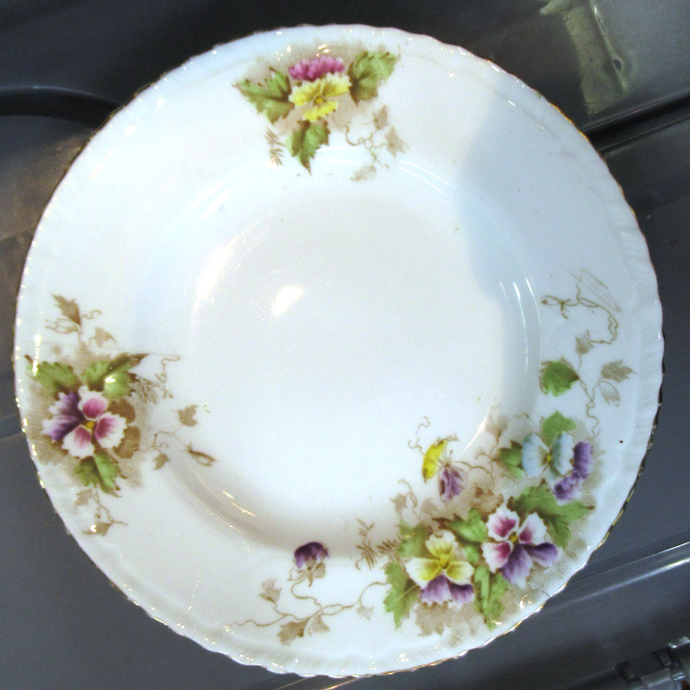 アンティーク プレート 中皿 メーカー不明 スミレ柄 一部ハンドペイント ヴィンテージ 食器 陶磁器 キッチン雑貨 テーブルウェア 小皿