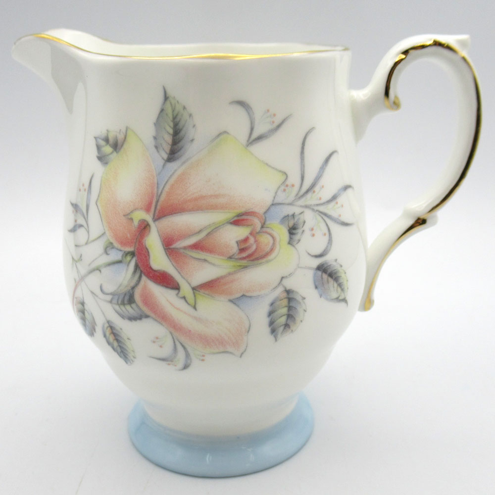 ヴィンテージ ミルクジャグ Royal Grafton ロイヤルグラフトン Mayfair メイフェア 一部ハンドペイント イギリス 1950-1970年頃 アンティーク キッチン 欧州雑貨 テーブルウェア 食器 ティーセット 茶器 陶磁器 ミルクピッチャー ポット