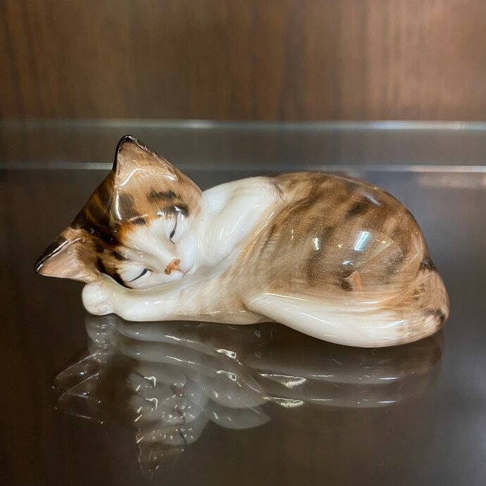 ヴィンテージ フィギュア 仔猫 スリーピングキャット Royal Doulton ロイヤルドルトン イギリス 1928-1959年頃 アンティーク 置物 インテリア 雑貨 陶磁器 動物