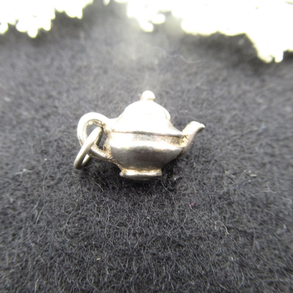 ヴィンテージ ジュエリー チャーム おそらくシルバー925 ティーポット アンティーク ファッション 欧州..