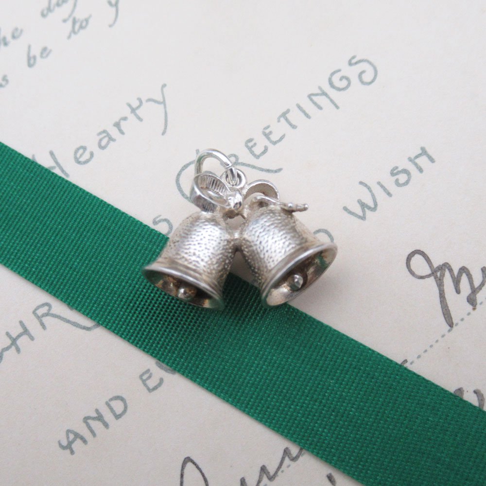 ヴィンテージ ジュエリー チャーム おそらくシルバー925 鐘 ベル アンティーク ファッション 欧州雑貨 アクセサリー レトロ パーツ