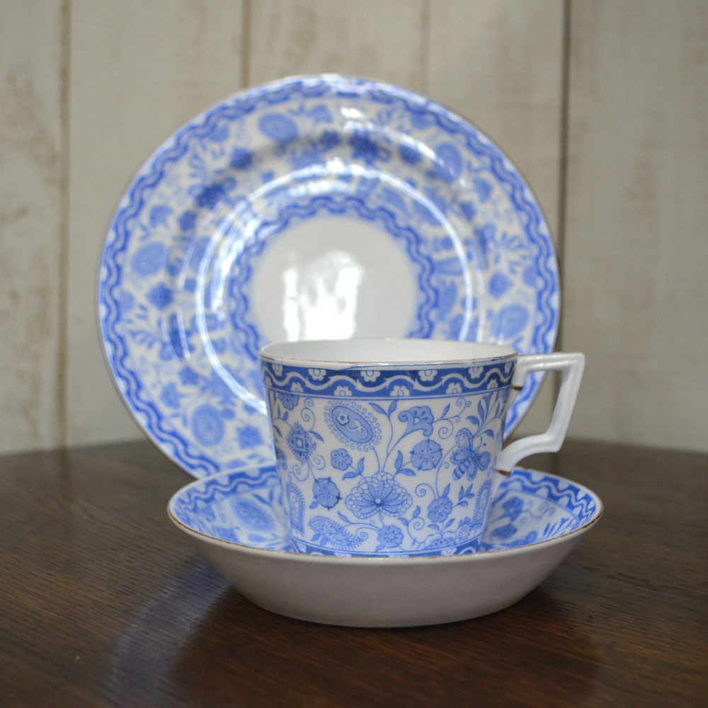 アンティーク トリオ カップ&ソーサー Royal Crown Derby ロイヤルクラウンダービー Wilmot ウィルモット 1883年1月2日 ヴィンテージ 食器 陶磁器 キッチン雑貨 テーブルウェア ティ—セット 茶器のサムネイル