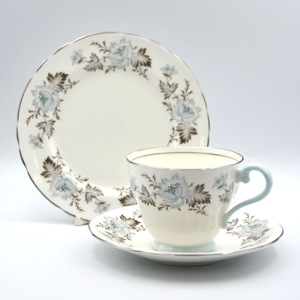 エインズレイ ティーカップ 【訳あり】 ヴィンテージ トリオ ティーカップ＆ソーサー Aynsley エインズレイ イギリス 1970年代頃 アンティーク キッチン 欧州雑貨 テーブルウェア 食器 ティーセット 茶器 陶磁器