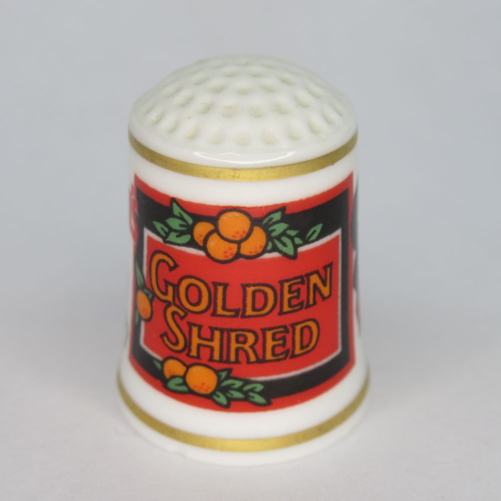 シンブル・指ぬき｜フランクリンミント（アメリカ）｜広告シンブル｜TheVillageShopシリーズ｜1982年頃｜陶磁器製 【サイズ】高さ約2〜3cm程度 アメリカ・フランクリンミント社のシンブル（指ぬき）で、1982年頃に作られたThe Village Shopシリーズです。 裁縫アイテムであるシンブルは女性のためのラッキーアイテムとして古くから考えられており、メモリアル品やお土産品などのコレクションアイテムとして有名です。 状態は非常に良いです。ただし、ヴィンテージ品ですので、多少のスレ・傷・汚れは存在します。 ※ アンティーク・ヴィンテージ品全般に言える事ですが、新品ではありませんので、どんな物にも経年による細かなスレなどは存在する可能性がございます。
