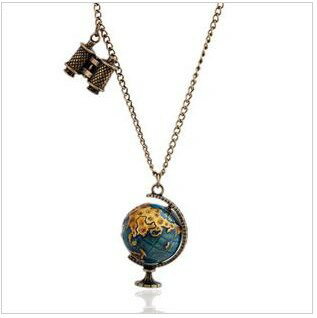 地球儀と双眼鏡のペンダント　ロングネックレス