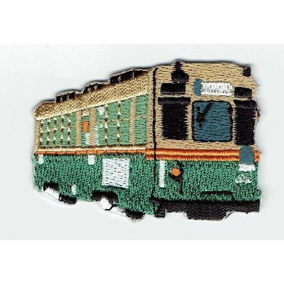 ワッペン 「路面電車 （ベージュ緑）ナナメ 」可愛いイラストの刺繍ワッペンのサムネイル