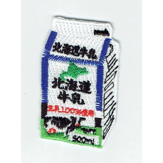 ワッペン 「 北海道牛乳 」 可愛いイラストの刺繍ワッペンのサムネイル