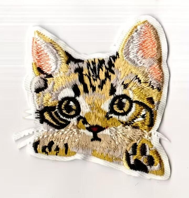ワッペンtm「 可愛い猫の顔刺繍パッチ 」オレンジの耳とひげの可愛いトラ猫の顔 ワッペン アイロン接着タイプ