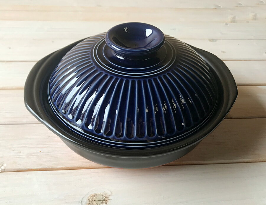 ＼クーポン配布中！／正規品 銀峯菊花ルリ8号鍋 2〜3人用サイズ 1900cc 三重県 国産土鍋 日本製 萬古焼 青色 紺色 ネイビー 耐熱 ツヤあり 光沢あり IH非対応 陶器のふる里 trysス