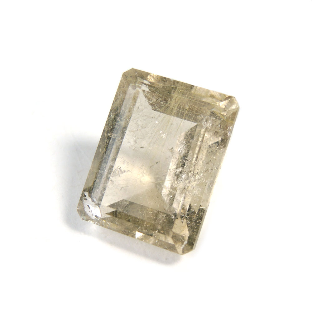 ◆大きさ：約 24x19x12 mm ◆カラット数：42.2 ct ◇産地：ブラジルミナス州 ※現品撮影です。写真の商品をお届けします。 天然石の性質上、多少の傷、インクルージョン等が見られます。 天然石の風合いとしてお楽しみくださいませ。&nbsp; &nbsp; ゴールドルチル &nbsp; &nbsp; ゴールドルチルの由来 水晶の中に金色の針状の結晶が入っているゴールドルチルクォーツは、古代から「邪の気」を遠ざけるパワーがあり、金運を強化する石として多くの富豪たちに愛されてきました。自信、信念、決断力の石としても知られています。 &nbsp; ゴールドルチルの力 黄金に輝くこの石は、金運、財運を強化するとともに、お金に対する罪悪感をなくし、お金を扱うバランス感覚をもたらします。また、周囲のネガティブな状況や流れに巻き込まれない意志と信念を強化すると言われています。 &nbsp; アドバイス お金に対するネガティブな考えをなくし、豊かさを喜びとして素直に受け取れるようサポートします。 &nbsp; この石の上手な活かし方 丸玉をブレスレットにして利き手ではないほうの腕に常にはめておくと、お金と上手に付き合えるようになります。玄関やオフィスに原石を置くのも金運アップに効果的です。 &nbsp; 効果的な使い方 丸玉のブレスレットが一番効果的。太陽を好むのでなるべく日の当たる場所に置く。 &nbsp; &nbsp;