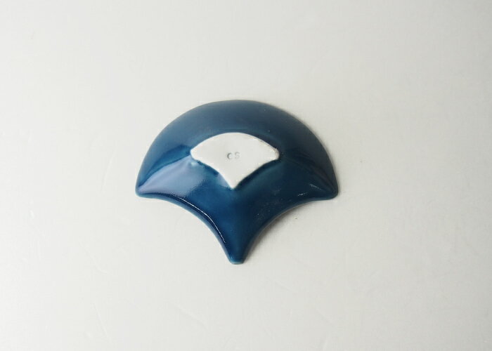 【在庫限り】波佐見焼 パターンレスト リーフ（紺）箸置き はしおき アクセサリートレイ 薬味入れ 磁器 エッセンス ギフト 贈り物 【essence】 HASAMI おしゃれ