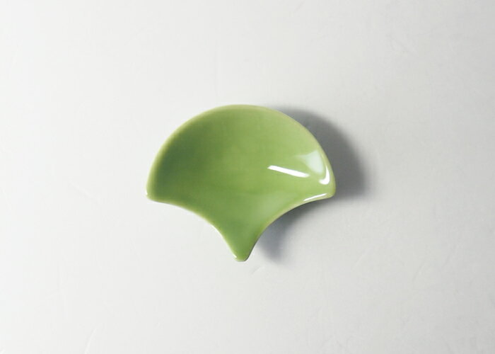 【在庫限り】波佐見焼パターンレスト リーフ（黄緑）箸置き はしおき アクセサリートレイ 薬味入れ 磁器 エッセンス ギフト 贈り物 【essence】 HASAMI おしゃれ