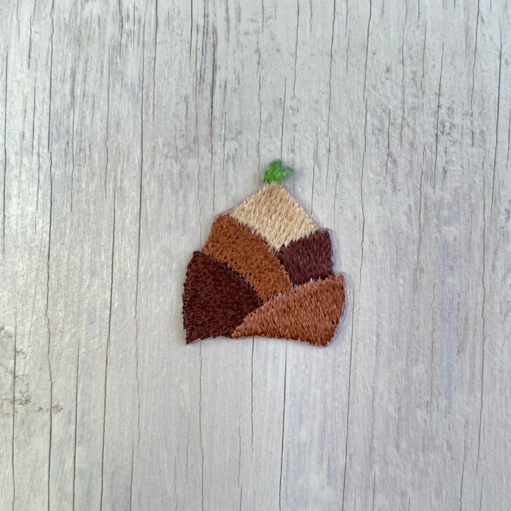 竹の子 【1000円以上購入で送料無】 （小） 刺繍 ワッペン アップリケ アイロン ハンドメイド 入園 入学 幼稚園 保育園 ハンドメイド 春