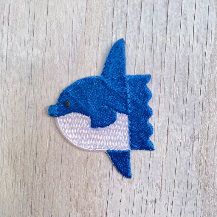 乐天商城 - マンボウ 魚 【1000円以上購入で送料無】 刺繍 ワッペン アップリケ アイロン ハンドメイド 入園 入学 幼稚園 保育園 ハンドメイド