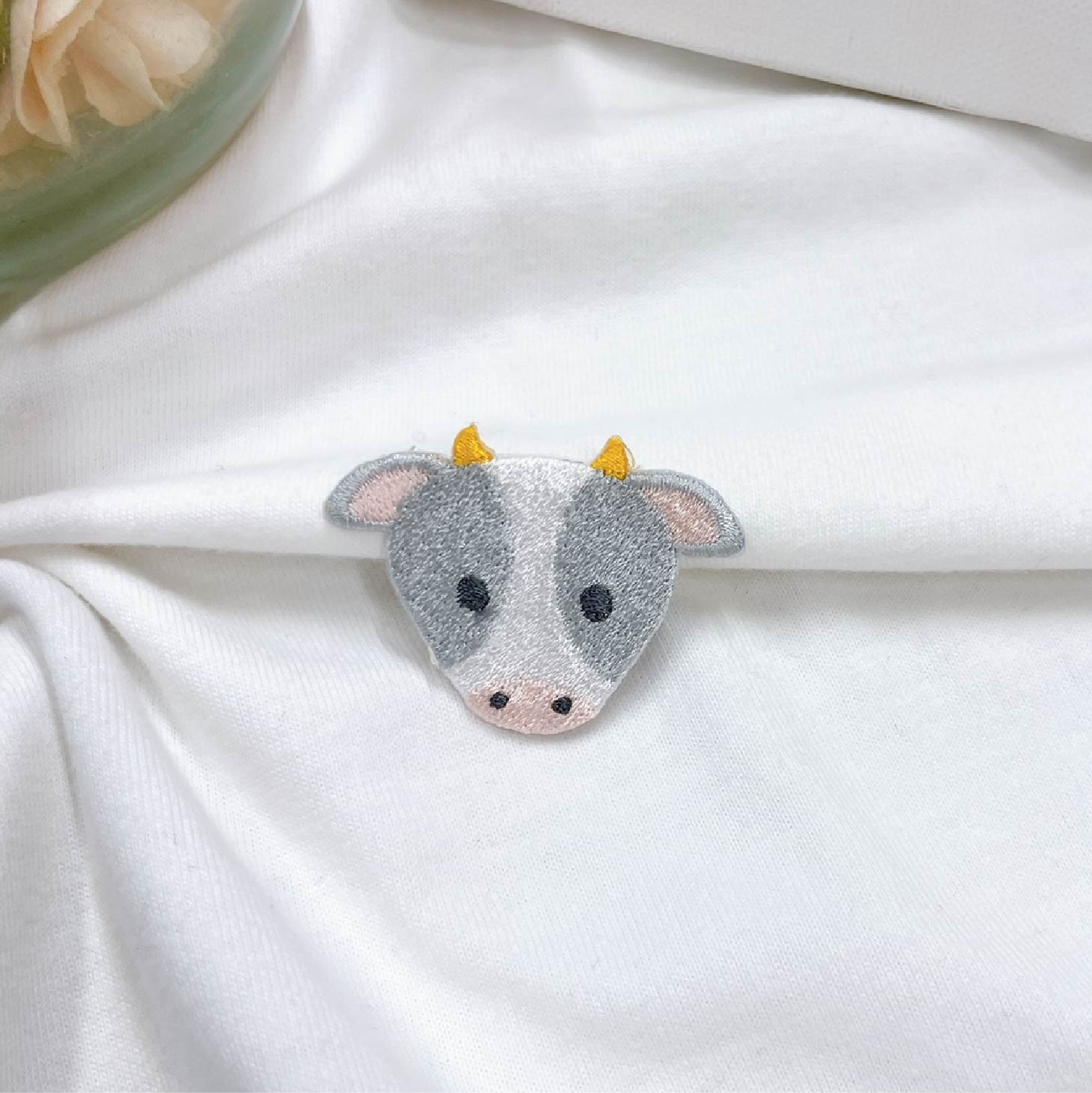 ワッペン アイロン 牛 (大) 【1000円以上購入送料無】 刺繍 アップリケ 動物 うし ウシ ハンドメイド ..