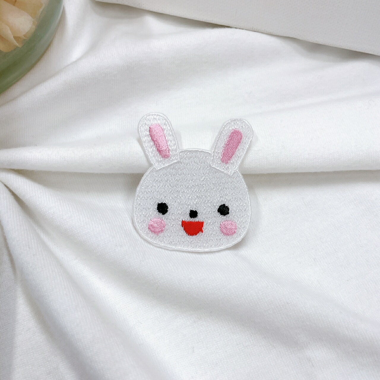 樂天商城 - ワッペン アイロン 白 うさぎ (大) 【1000円以上購入送料無】 刺繍 アップリケ 動物 白うさぎ ウサギ ハンドメイド 入園 入学 幼稚園 保育園 ハンドメイド 男の子 女の子 先生