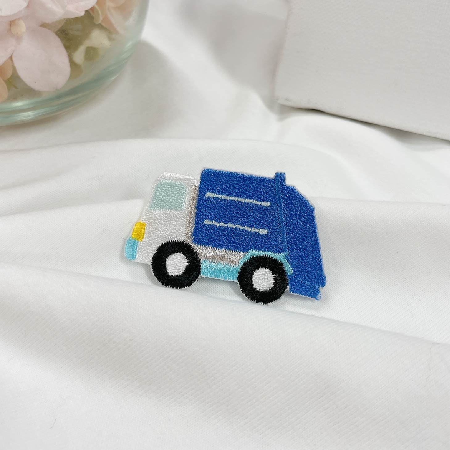 Rakuten - ゴミ収集車 ( 大 ）【 1000円以上購入で 送料無 】 働く車 収集車 くるま マーク 可愛い 刺繍 ワッペン アップリケ アイロン ハンドメイド 入園 入学 幼稚園 保育園 ハンドメイド