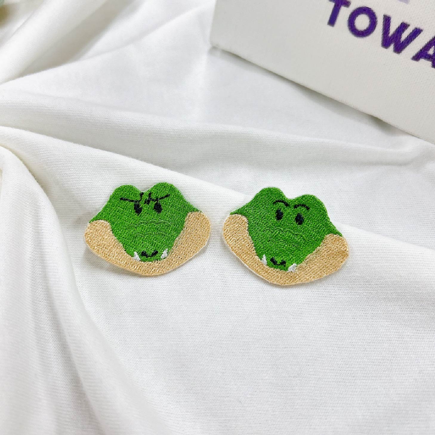 Rakuten - ワッペン アイロン わに フキゲン 【1000円以上購入送料無】 動物 ワニ 刺繍 アップリケ ハンドメイド 入園 入学 幼稚園 保育園 ハンドメイド 男の子 女の子 大人向け 先生
